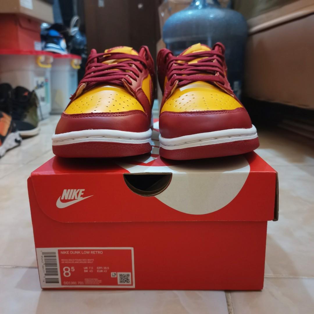 Nike Dunk Low Midas Gold, Fesyen Pria, Sepatu , Sneakers di Carousell