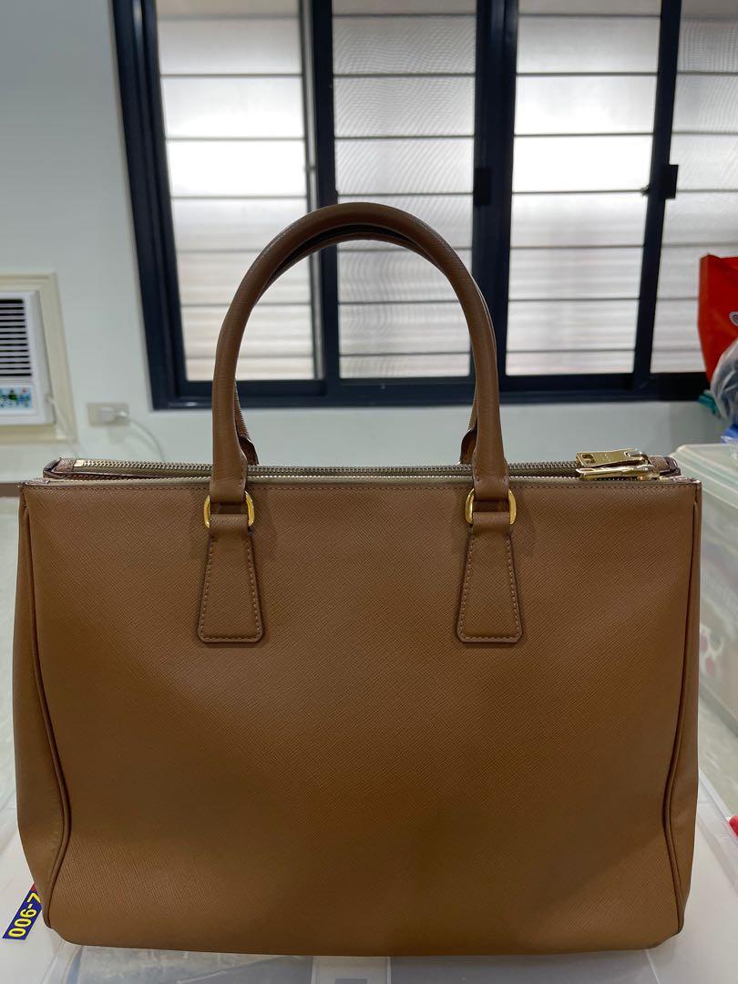 Prada Galleria Saffiano Large Tote (Category: Luxury Bags & Wallets) located in Quezon City. Submitted by envti (Listing ID 1136745420, Image 2). Description: Perfect Office Bag! Well used so needs cleaning, left button is a little loose, pm for more pics Bought for almost 125k.