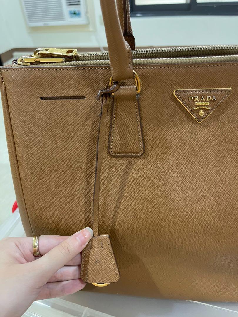 Prada Galleria Saffiano Large Tote (Category: Luxury Bags & Wallets) located in Quezon City. Submitted by envti (Listing ID 1136745420, Image 3). Description: Perfect Office Bag! Well used so needs cleaning, left button is a little loose, pm for more pics Bought for almost 125k.
