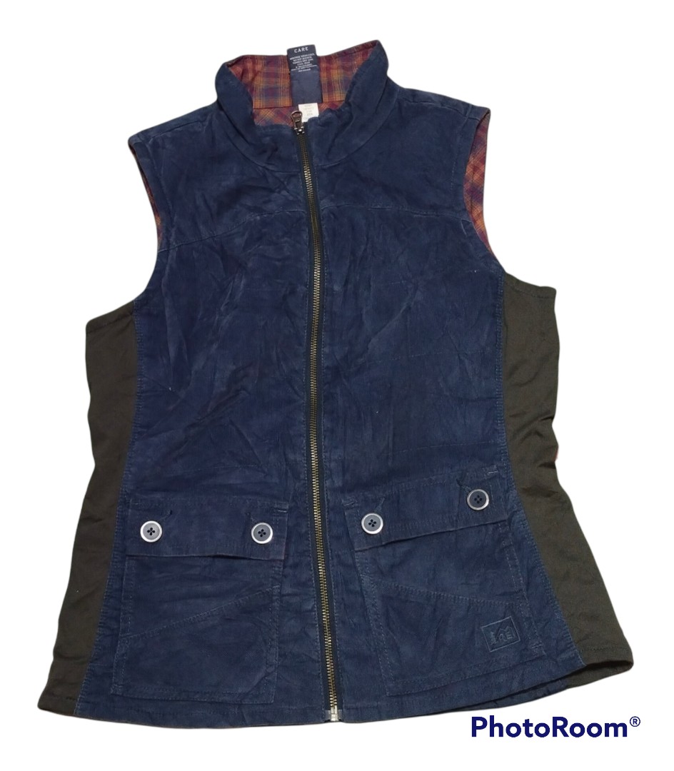 REI vest, Men's Fashion, Tops & Sets, Vests on Carousell