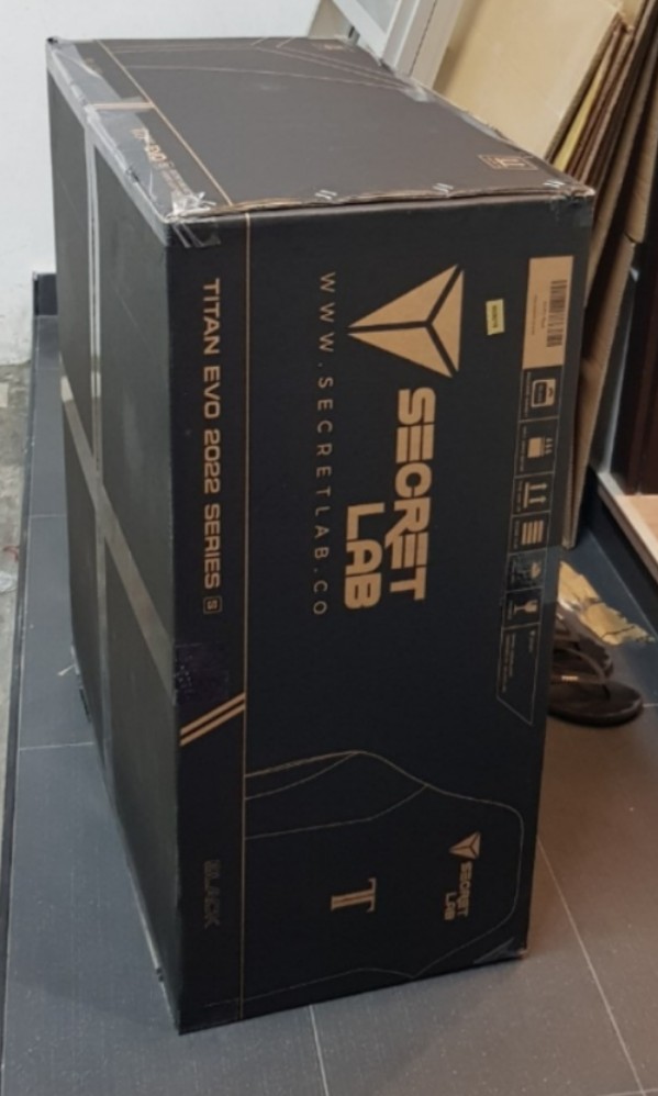 Secretlab titan box size outlet
