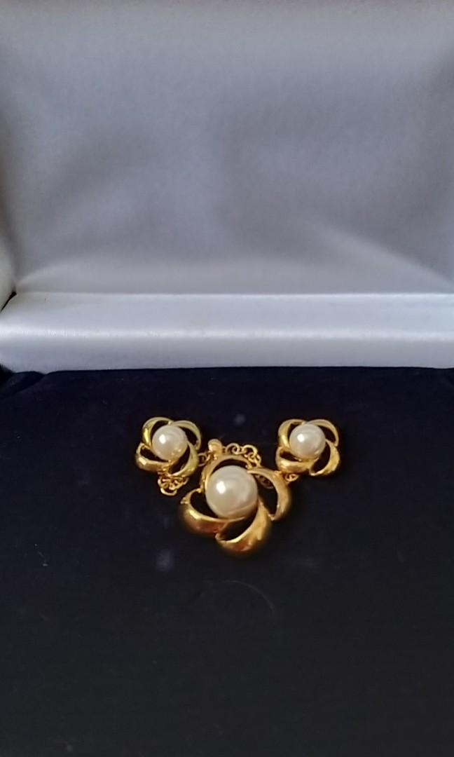 Matching pearl cheap necklace and earrings