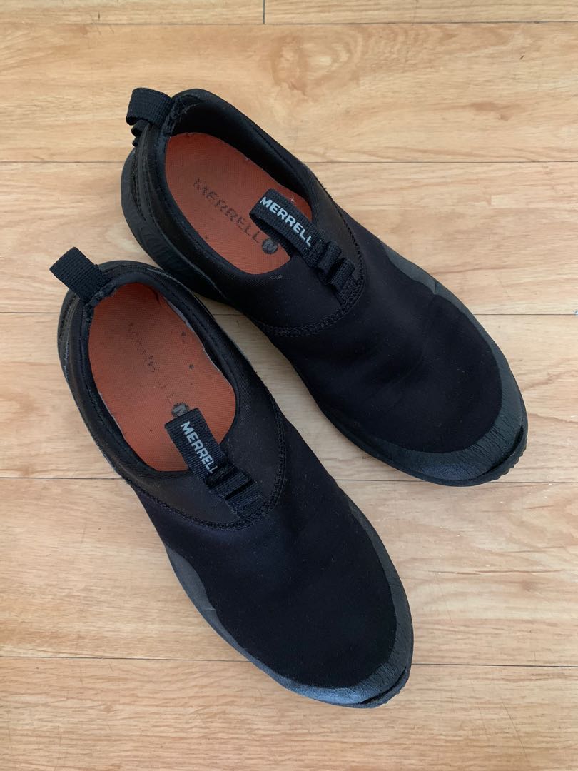 Merrell hot sale black clogs