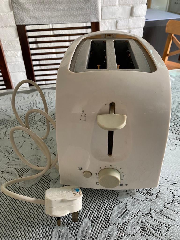 Toaster (Category: Ovens & Toasters) located in Singapore. Submitted by seikic (Listing ID 1136748447, Image 3). Description: Cornell toaster. Good working condition. Please kindly collect at Pasir Ris anytime from 10am to 10pm. .