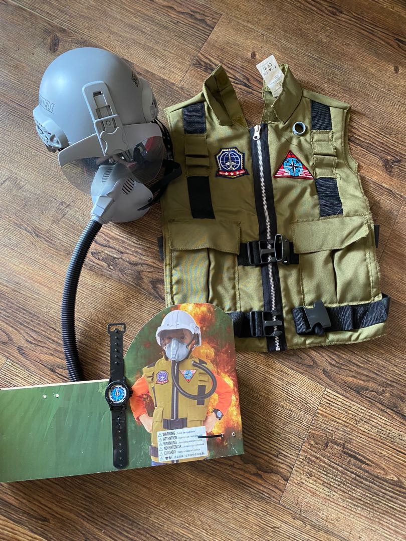 Helmet toys r us 2025