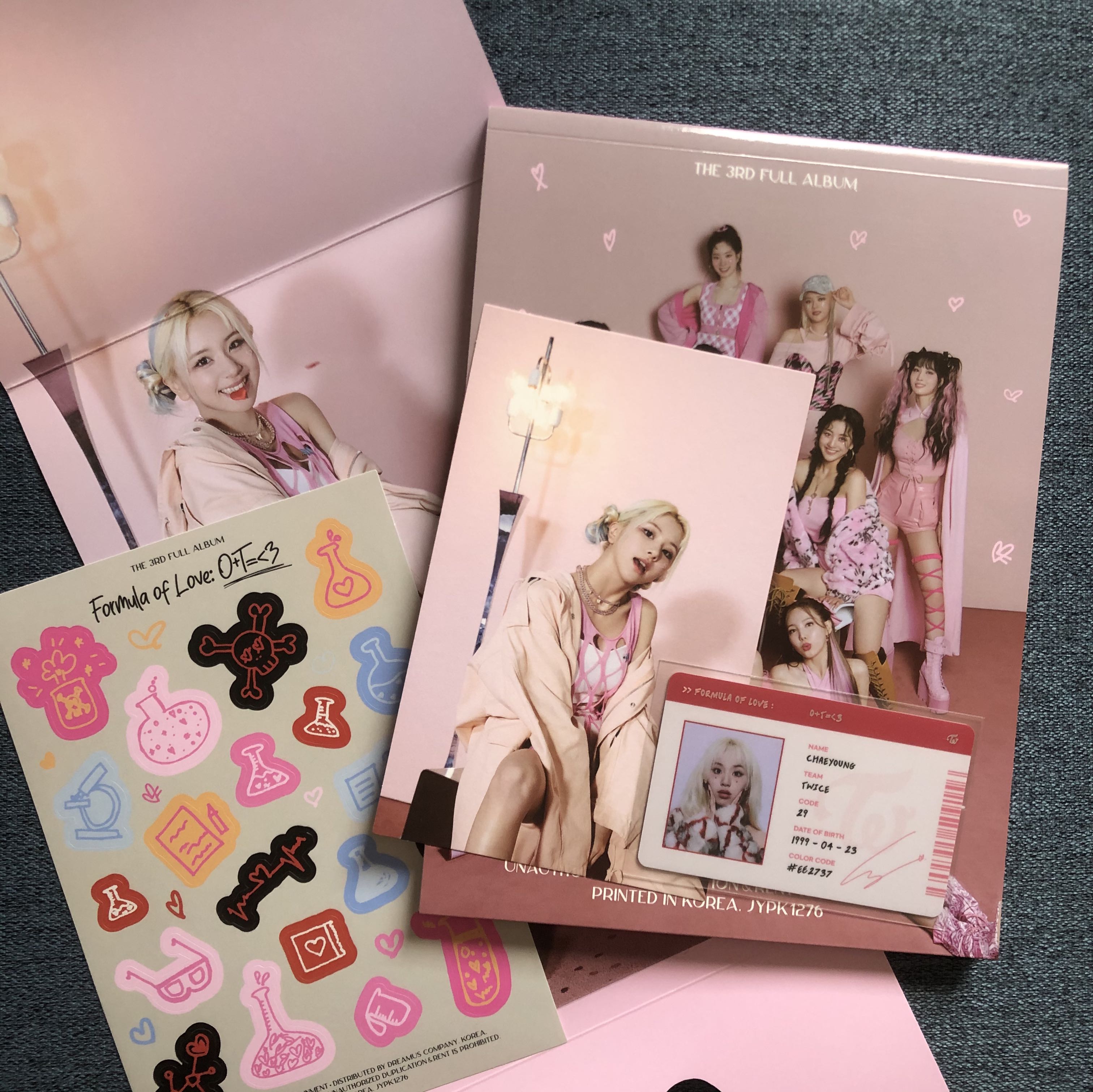 TWICE FORMULA OF LOVE UNSEALED ALBUM (Explosion ver.), Hobbies & Toys