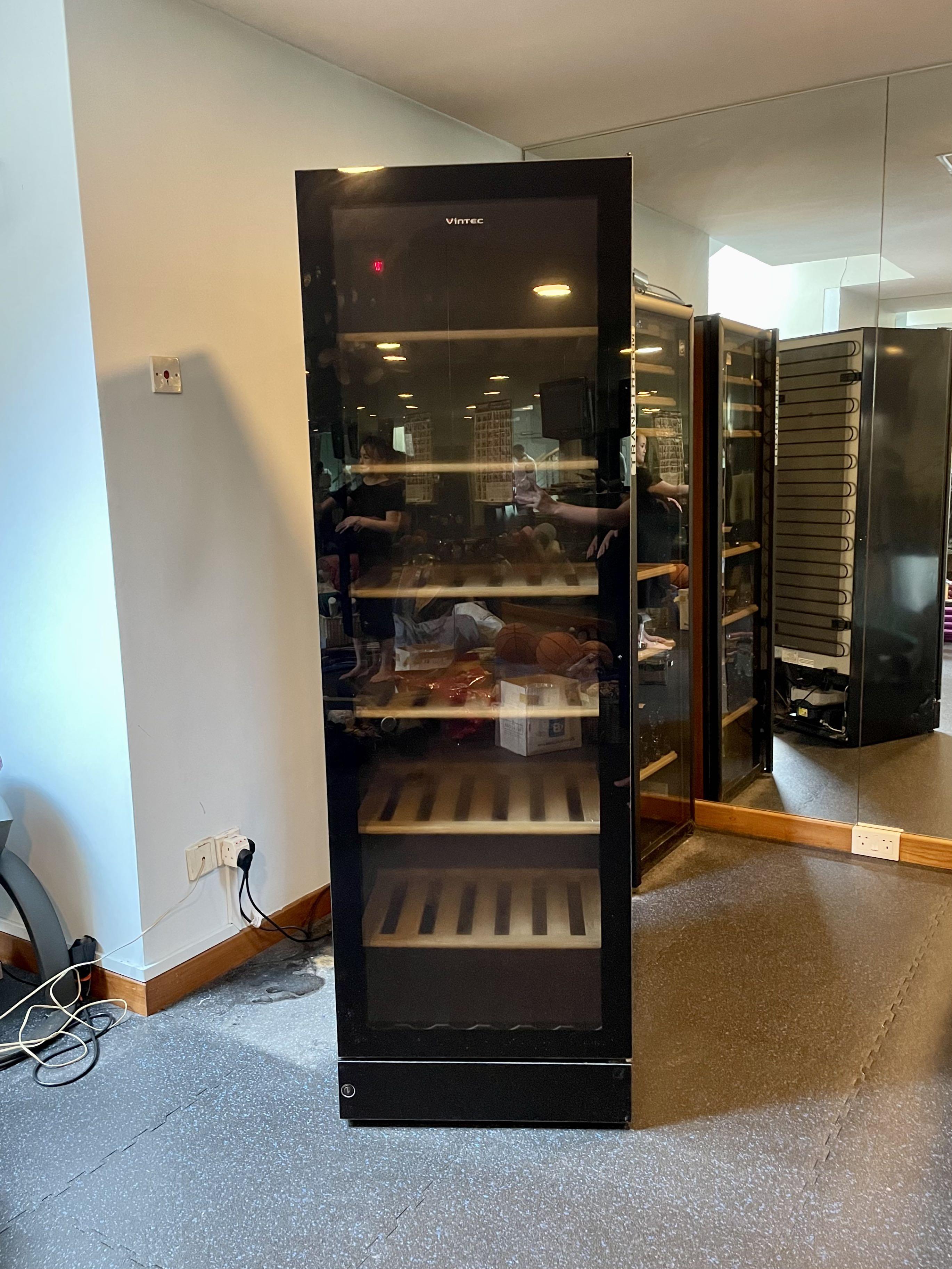Vintec V190SG2EBK Wine fridge, TV & Home Appliances, Kitchen Appliances