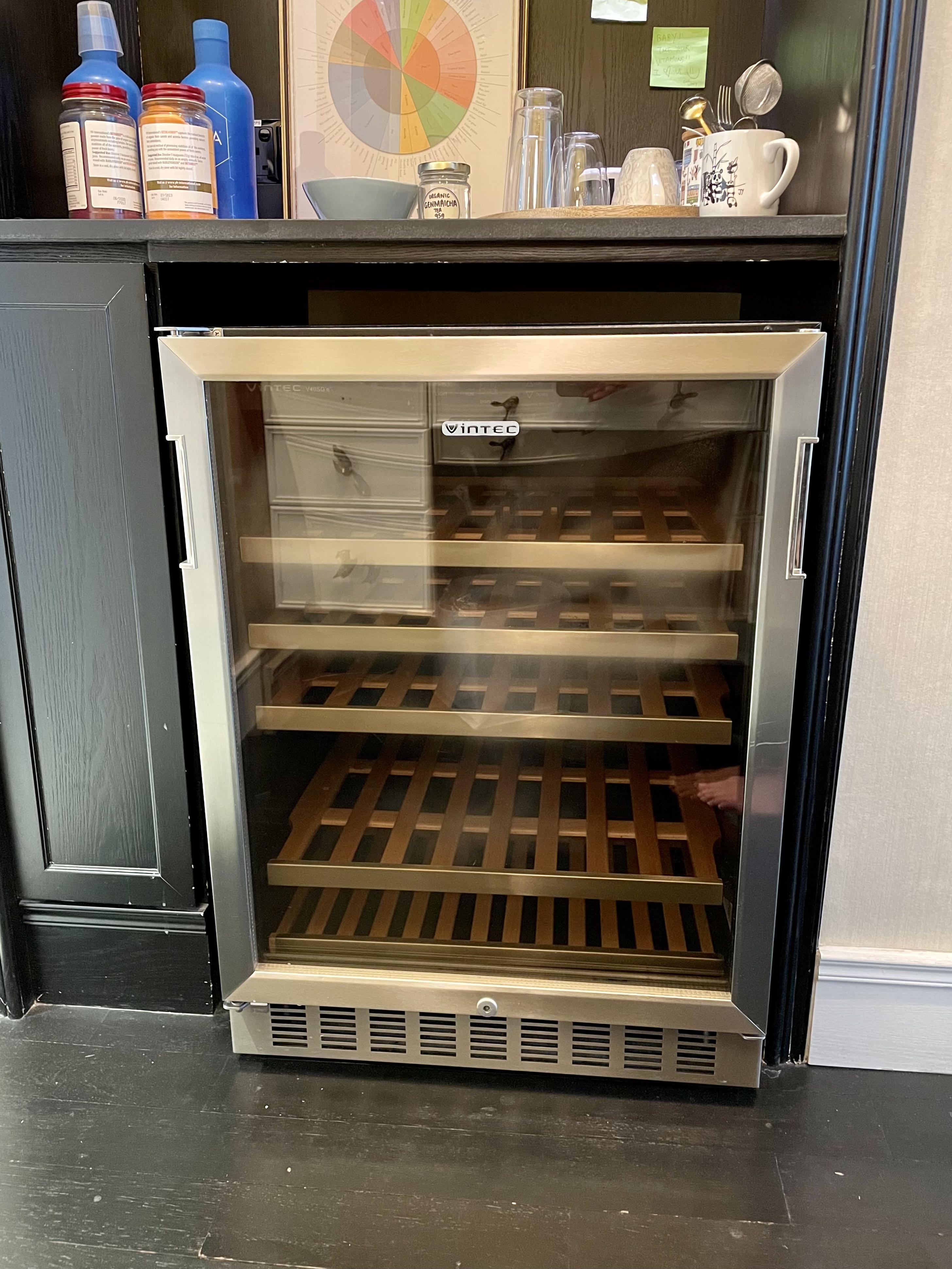 Vintec wine fridge V40SGRE, TV & Home Appliances, Kitchen Appliances