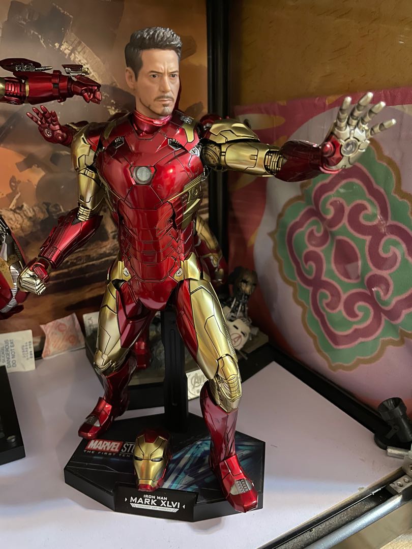 Hot toys mark 46 store concept