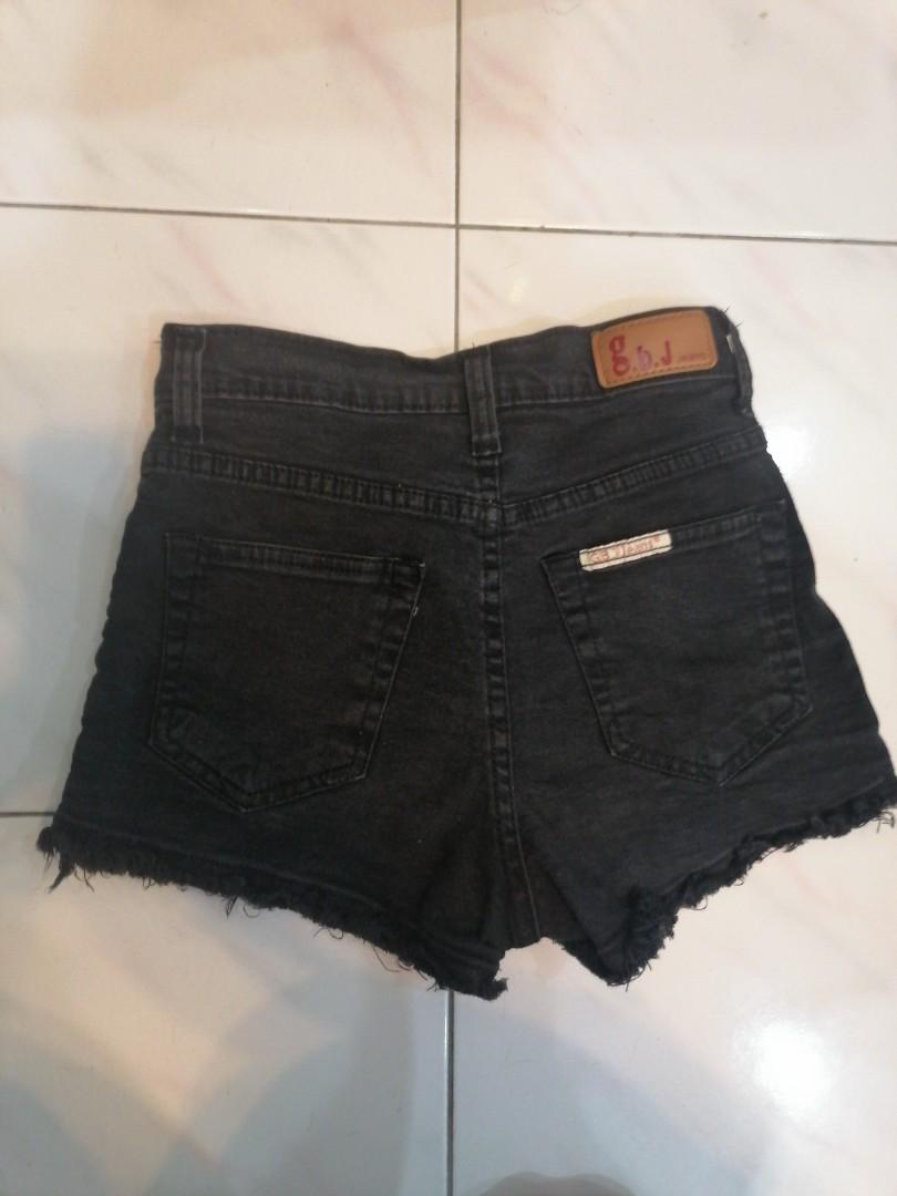 Black shorts (Category: Shorts) located in Kulim. Submitted by atherine05 (Listing ID 1136898340, Image 2). Description: Like new. Suitable for S size.