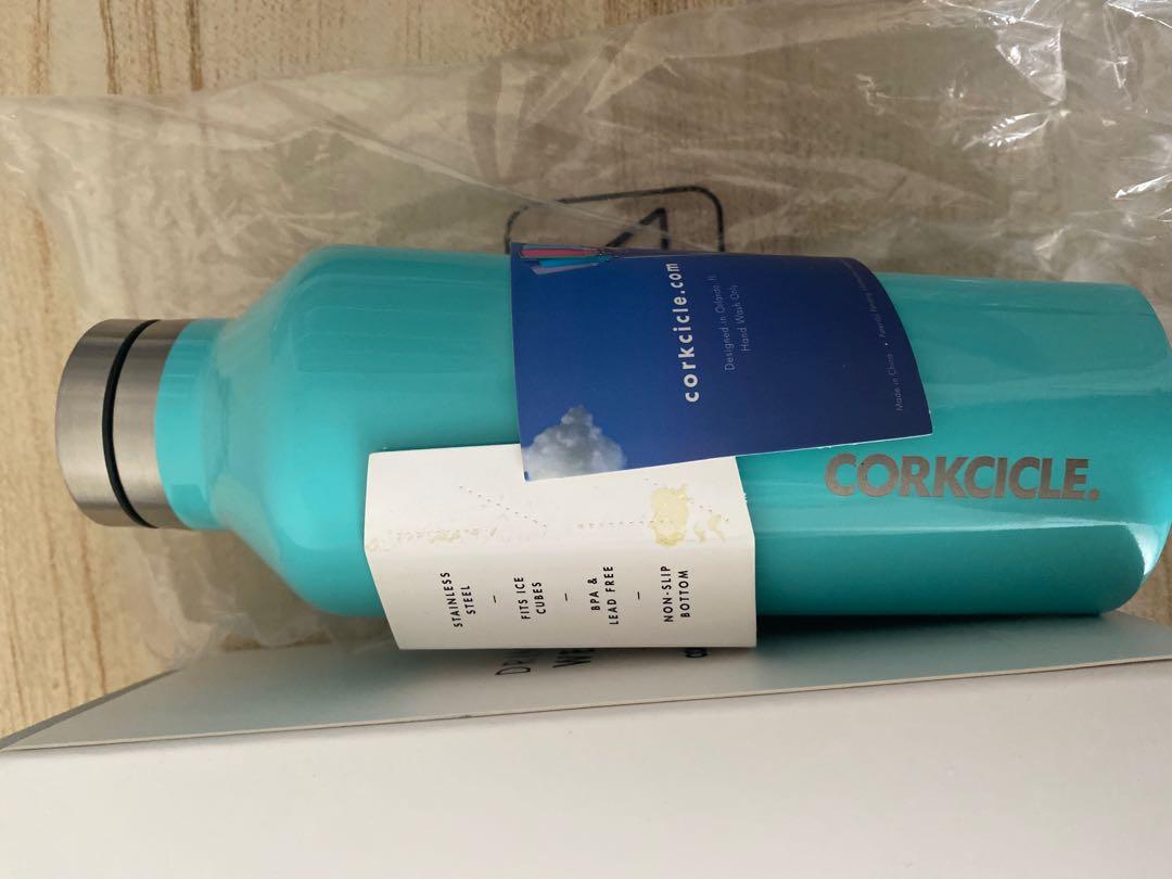 BNEW CORKCICLE Canteen Gloss Turquoise 9oz (Category: Water Bottles & Tumblers) located in Quezon City. Submitted by cam000 (Listing ID 1136894995, Image 3). Description: Cool for 25hrs, hot for 12 hrs Triple-insulated With “Camille” engraving RFS: Too many tumblers.