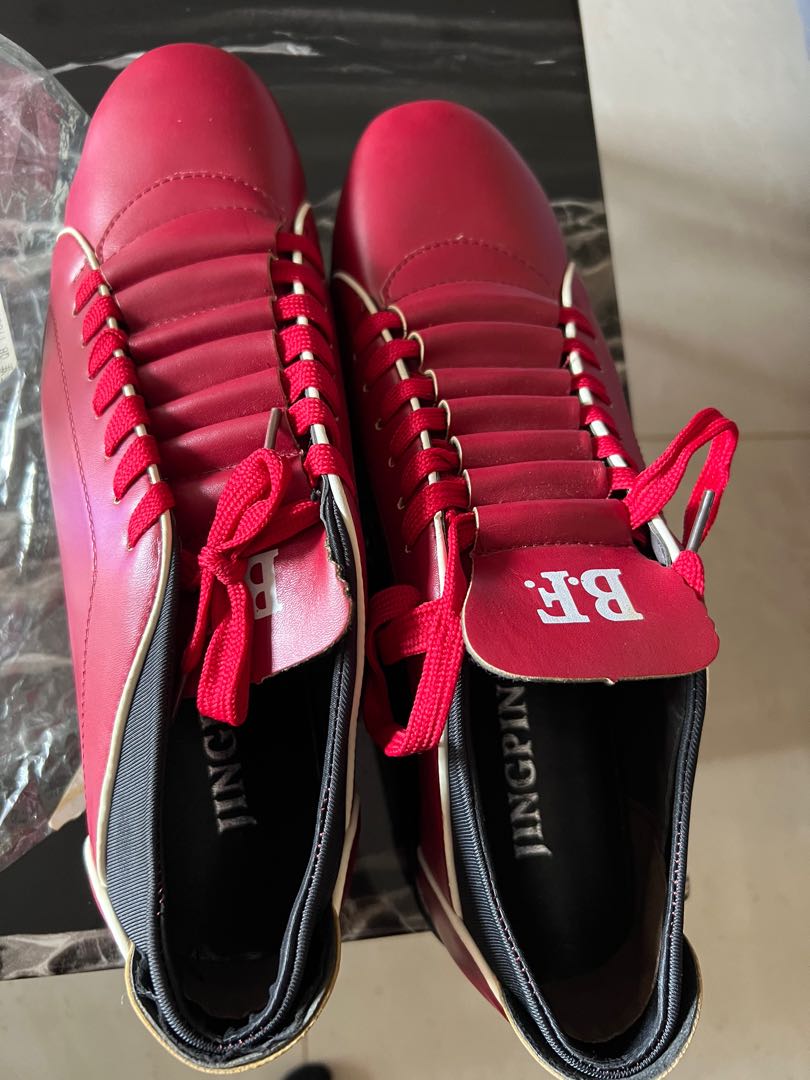 Red online colour sneakers