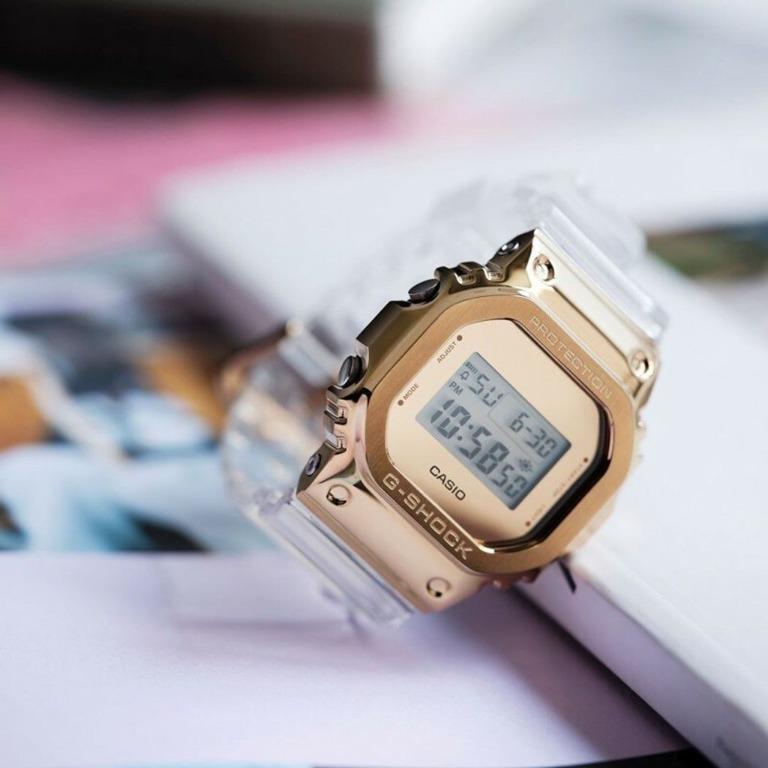 Casio g online shock clear gold