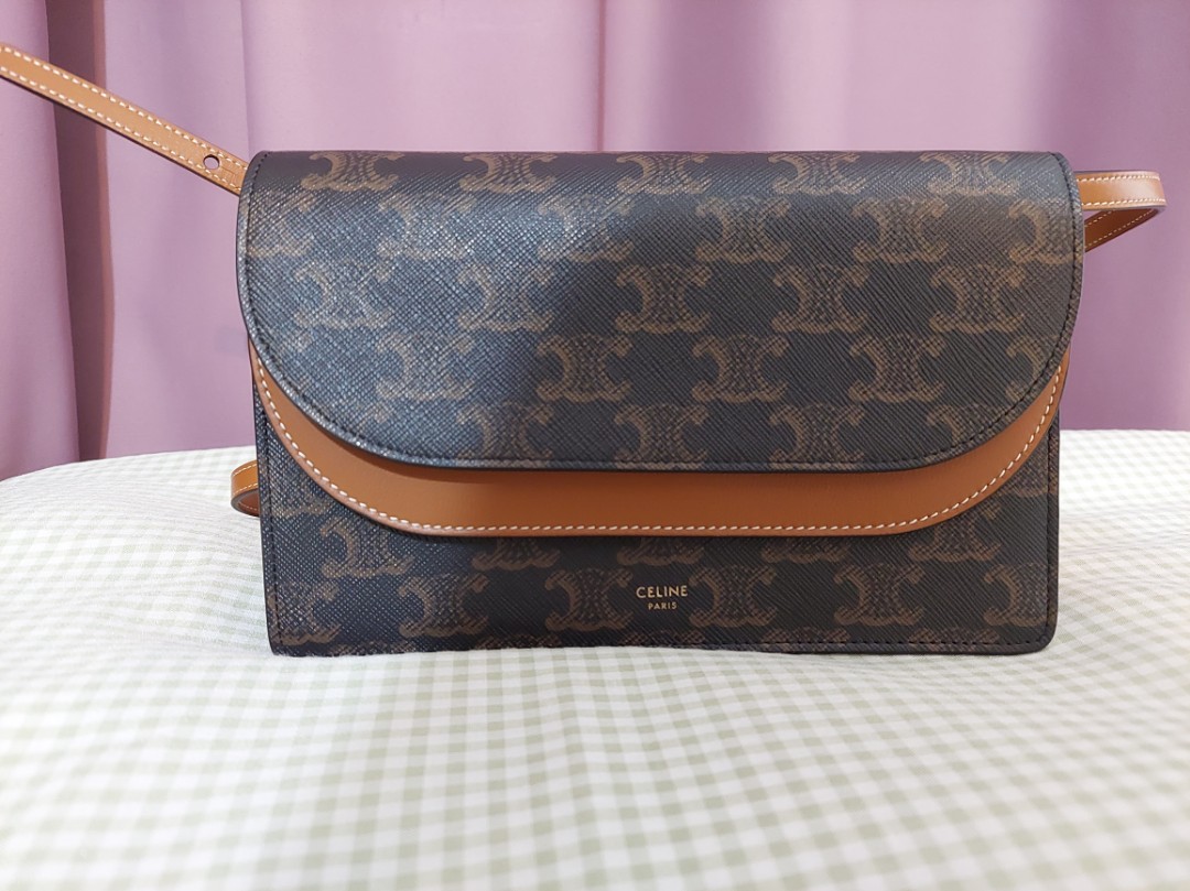 Celine wallet on strap in Triomphe Canvas and Smooth Lambskin, 女裝, 手袋及銀包,  單肩包- Carousell