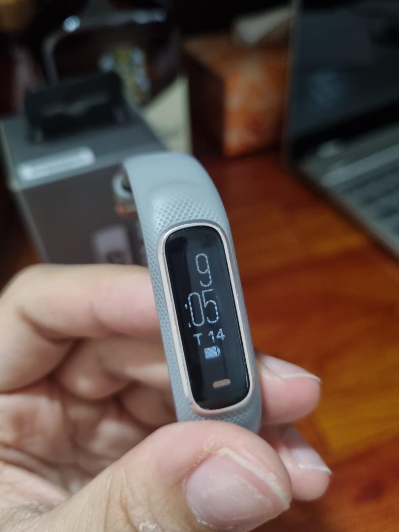 Garmin vivosmart hotsell 4 grey