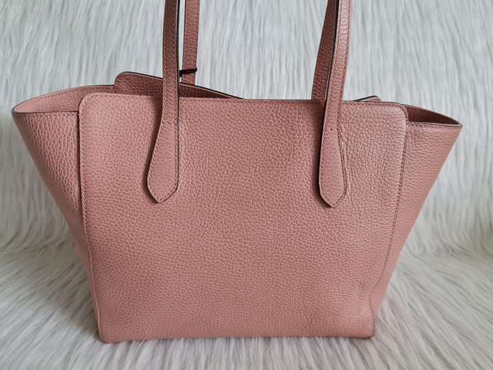 Gucci Medium Swing Tote (Category: Luxury Bags & Wallets) located in Manila. Submitted by bagislifeshop (Listing ID 1137023711, Image 2). Description: ▪️Gucci medium swing tote▪️ ☑️In transit to Manila ✅Condition: 8.8/10 ✅Material: leather ✅Inclusions: dust bag and strap.
