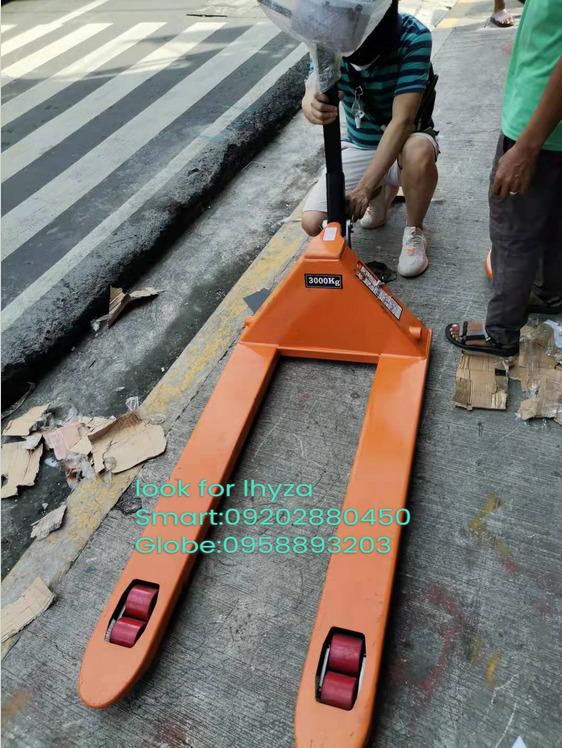 HAND PALLET, Commercial & Industrial, Construction Tools & Equipment on ...