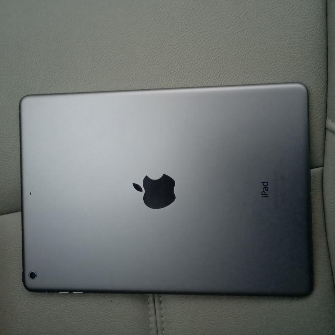 Ipad (Category: Laptops & Notebooks) located in Singapore. Submitted by happyalwayz (Listing ID 1136967202, Image 1). Description: bought from another person for $160 but can't support Photoshop model a1474 , ipad air well taken care of no visible scratches minor Ones maybe comes with charger.