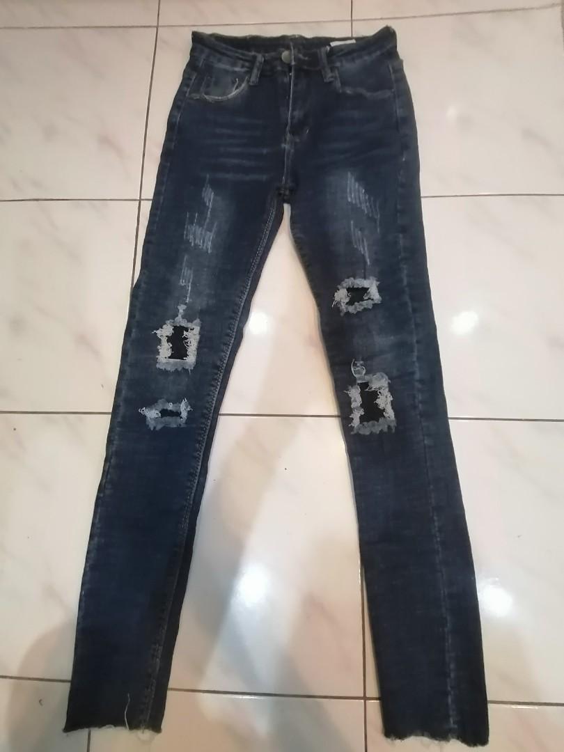 Long jeans (Category: Jeans & Leggings) located in Kulim. Submitted by atherine05 (Listing ID 1136898601, Image 1). Description: Like new Suitable for S size.