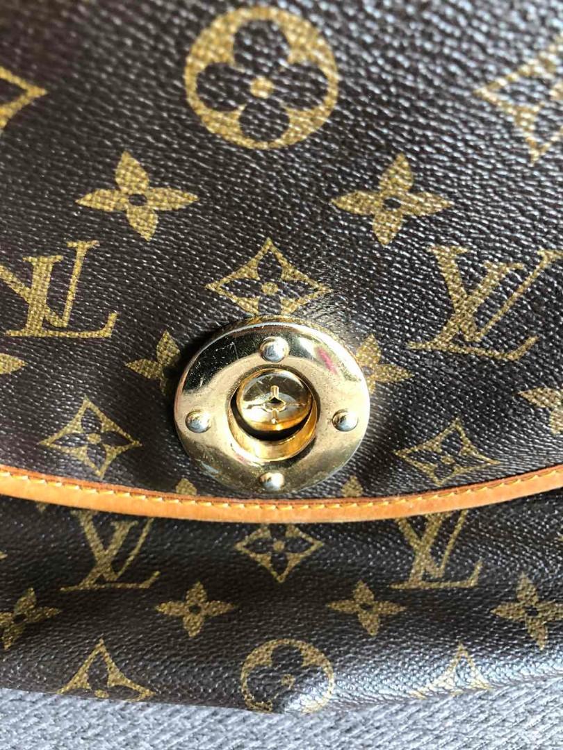 lv authentic bag (Category: Luxury Bags & Wallets) located in Manila. Submitted by 29chi (Listing ID 1136990883, Image 3). Description: ptp admin selling authebtic lv bag with minor issues pki check nalang ang pics missing po ung butones pero naggamit parin ng maayos yung bag minor cracks sa strap di naman obvious pm po sa interested mdali po ako kausap thank you po.
