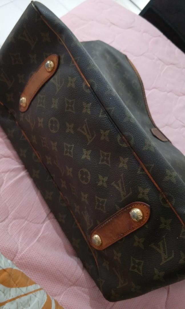 LV Bag (Authentic) (Category: Bags & Wallets) located in Singapore. Submitted by lgcng (Listing ID 1136876457, Image 3). Description: Well used but not abused. No tear. Slight nego.for serious buyer..