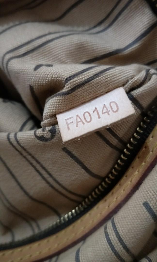 LV Bag (Authentic) (Category: Bags & Wallets) located in Singapore. Submitted by lgcng (Listing ID 1136876457, Image 2). Description: Well used but not abused. No tear. Slight nego.for serious buyer..