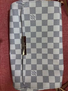 (Category: ) located in . Submitted by geminiimpulsebuy (Listing ID 1136880277, Image 1). Description: .
