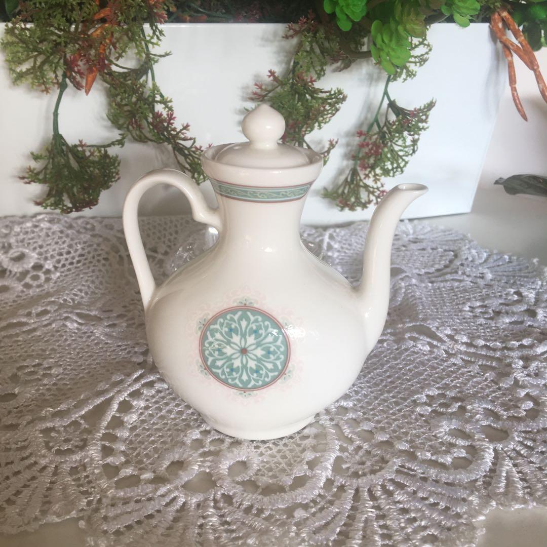 Narumi Bone China mini teapot/milk jar, Furniture & Home Living