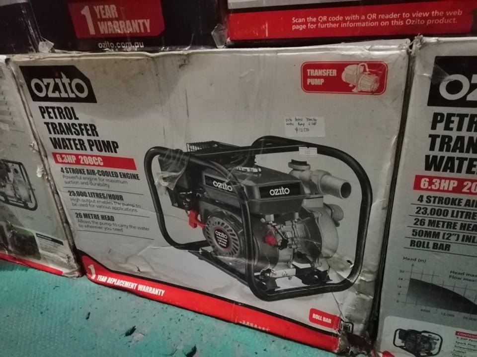 Ozito Petrol Transfer Water Pump 6.3hp (Category: Construction Tools & Equipment) located in San Pedro. Submitted by aus-plus (Listing ID 1136876674, Image 3). Description: Ozito Petrol Transfer Water Pump 6.3hp.