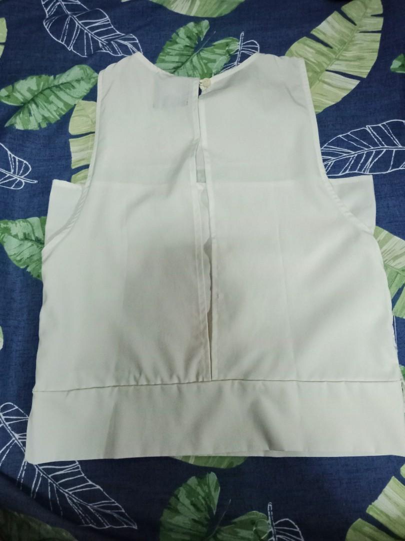 Plains and Prints white top with lace (Category: Blouses) located in Makati City. Submitted by amisip (Listing ID 1136947115, Image 2). Description: It has an opening detail at the back, with slight yellowish tone due to storage but can be wash off..