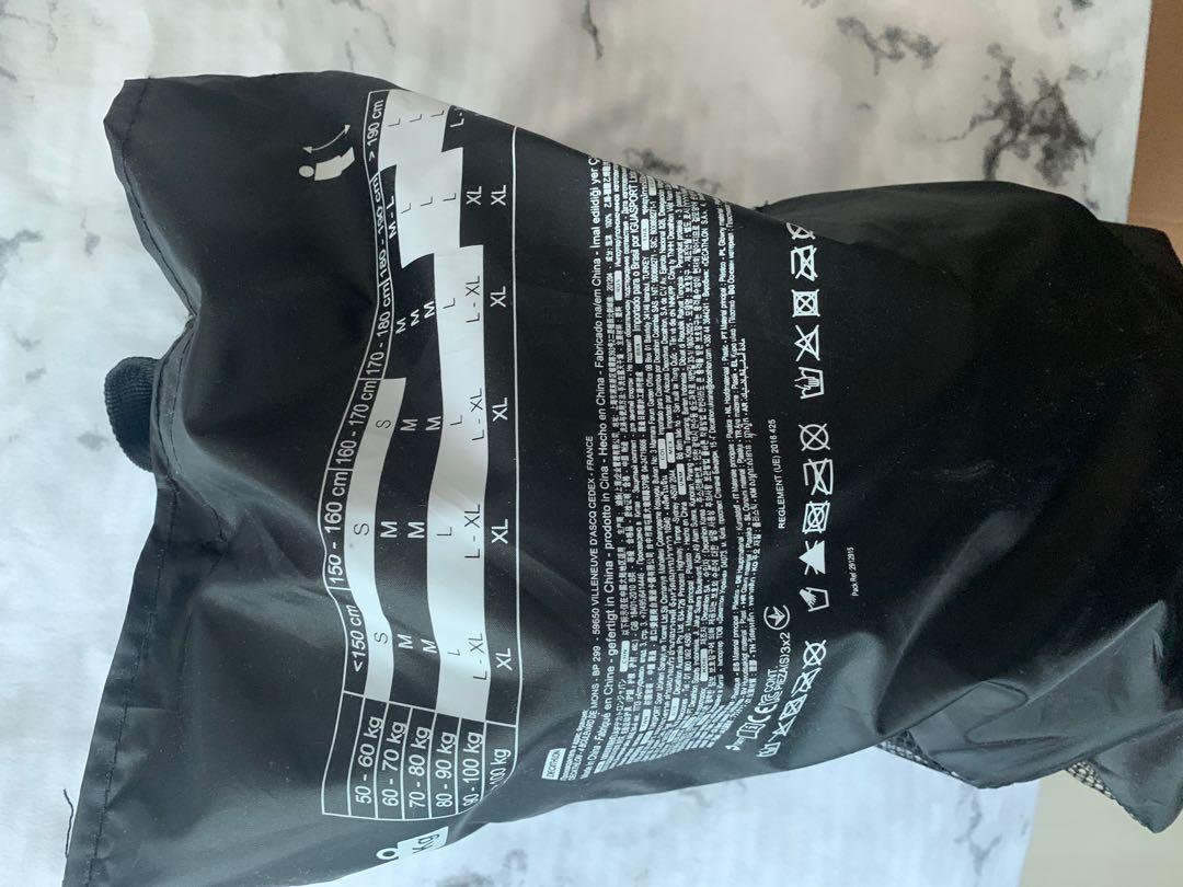 Protective gears (Category: Other Sports Equipment and Supplies) located in Singapore. Submitted by dropstonenacho (Listing ID 1136877236, Image 2). Description: Full set gear Wrist guard Knee guard Elbow guard All included .