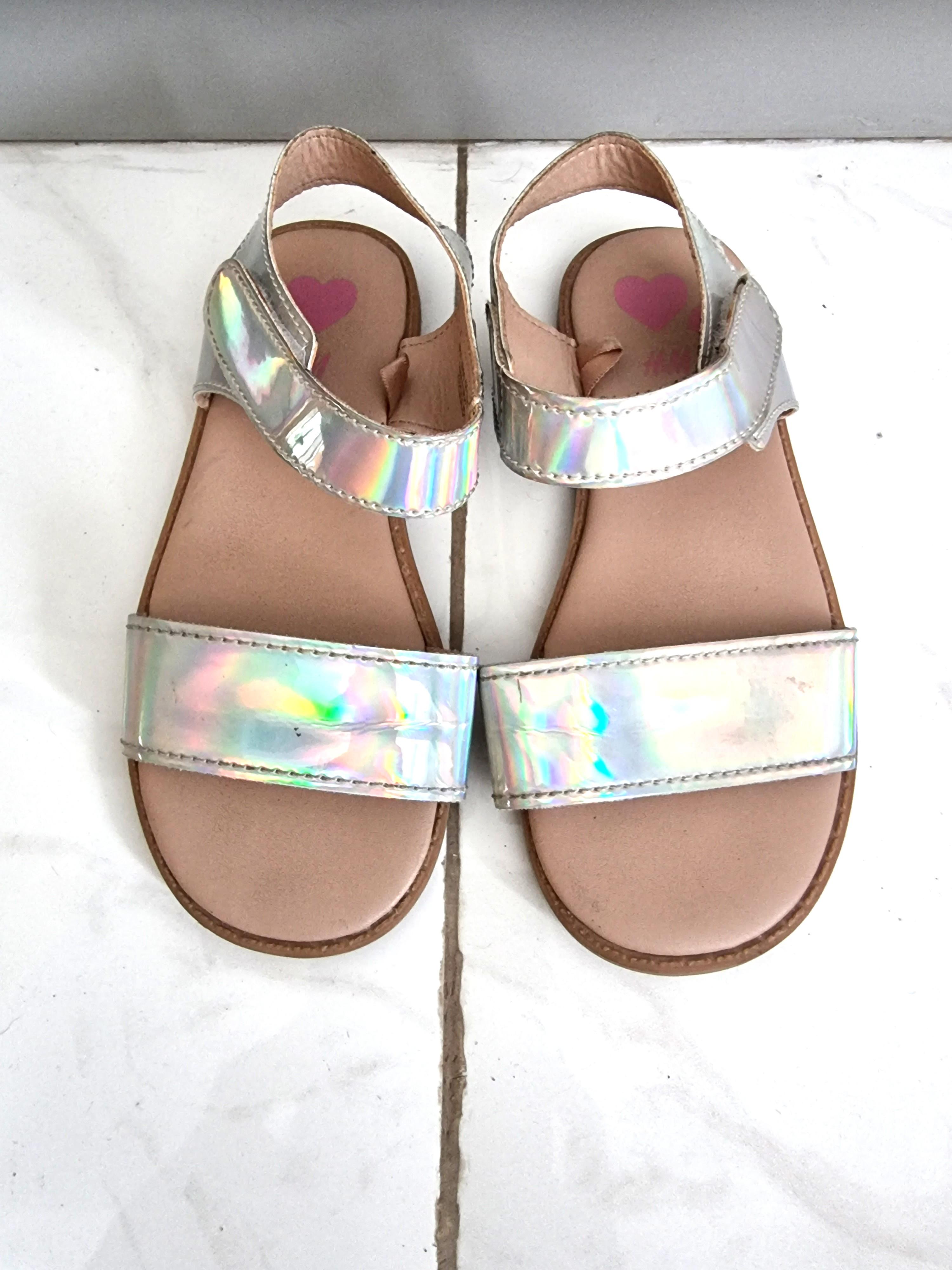 Sandal hologram discount