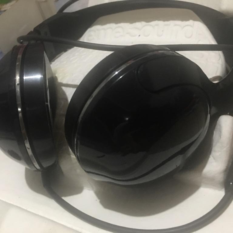 Skullcandy Hesh 2 (Category: Headphones & Headsets) located in Quezon City. Submitted by mommyvickky (Listing ID 1137058692, Image 2). Description: rfs: decluttering no issue, removed foams for hygienic purposes. needs to be replaced. sf by buyer original from US.