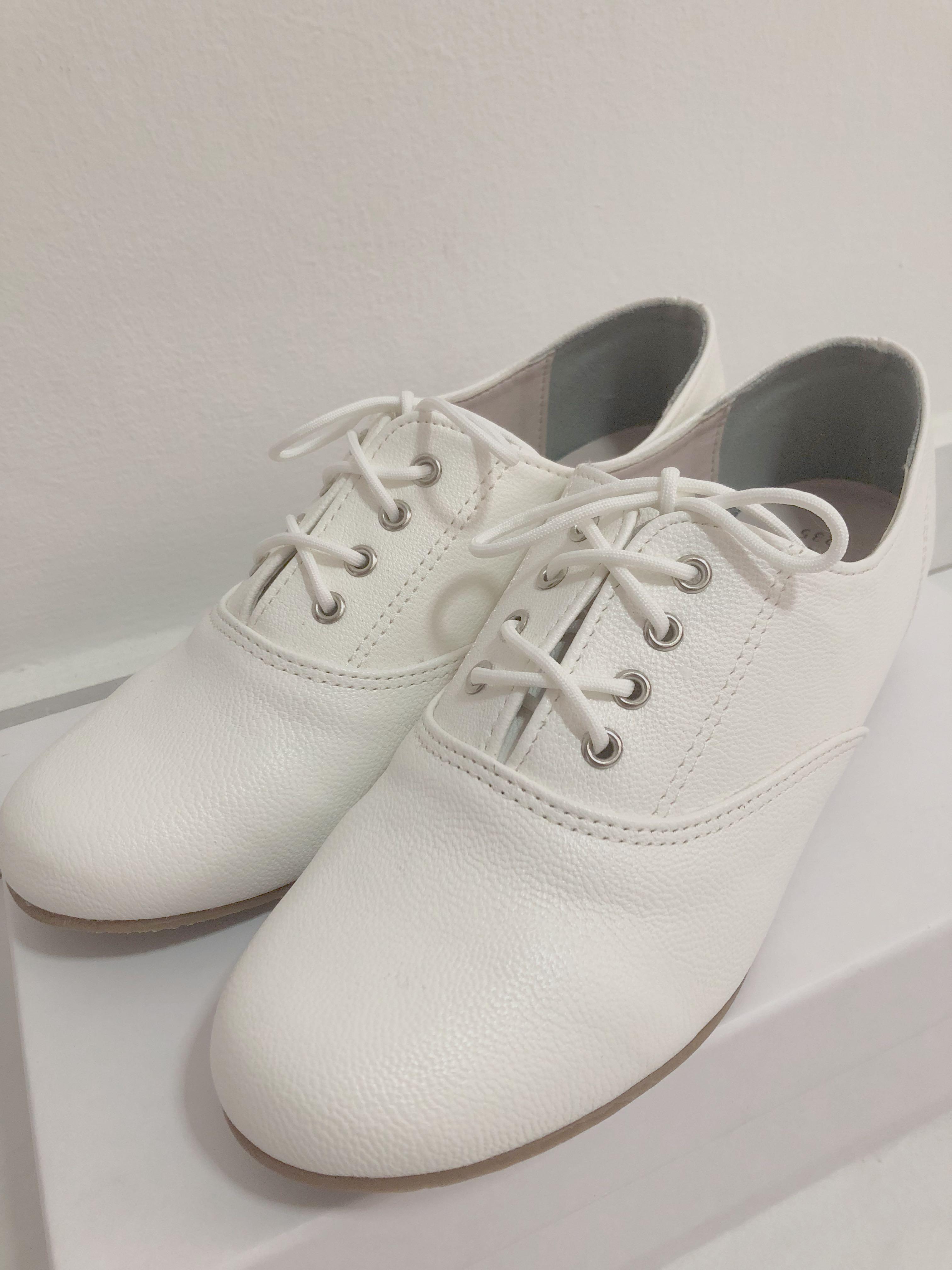 White oxford sales shoes womens