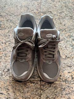 WTS USED New Balance 2002R