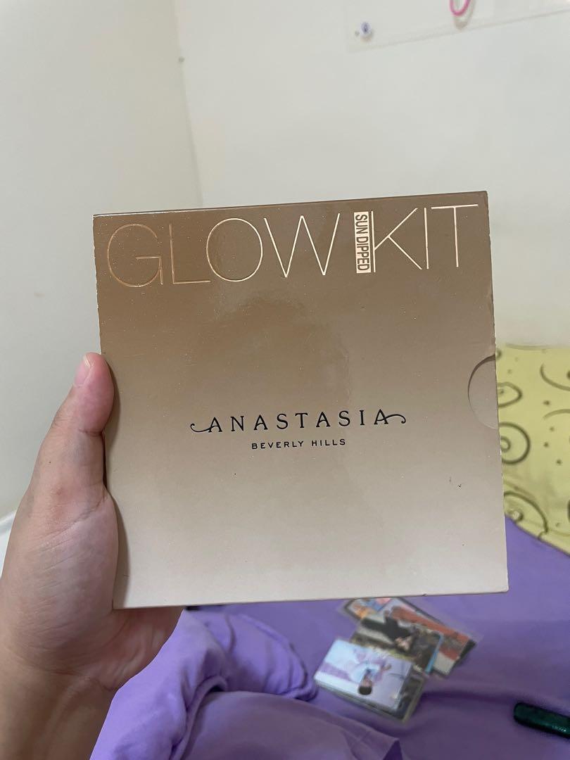 Anastasia Beverly Hills Glow Kit (Category: Makeup) located in Iloilo. Submitted by peeweebarrera (Listing ID 1137130547, Image 1). Description: In the shade Sun Dipped 💯 authentic. With outerbox and plastic film intact Used twice Added shade/swatch reference from Google :) Rfs: need to declutter. Have too many highlighters Location: Iloilo City. Local shipping fee must be shouldered by buyer.