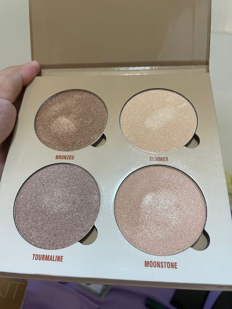 Anastasia Beverly Hills Glow Kit (Category: Makeup) located in Iloilo. Submitted by peeweebarrera (Listing ID 1137130547, Image 3). Description: In the shade Sun Dipped 💯 authentic. With outerbox and plastic film intact Used twice Added shade/swatch reference from Google :) Rfs: need to declutter. Have too many highlighters Location: Iloilo City. Local shipping fee must be shouldered by buyer.