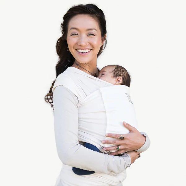 Australian brand Hug a Bub carrier, 兒童＆孕婦用品, 外出用品, 外出用品 背帶 Carousell
