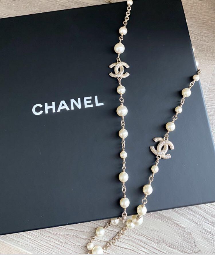 Chanel Vintage Pearl Necklace with Crystal CC Logo at 1stDibs  chanel  pearl necklace vintage vintage chanel pearl necklace cc pearl necklace
