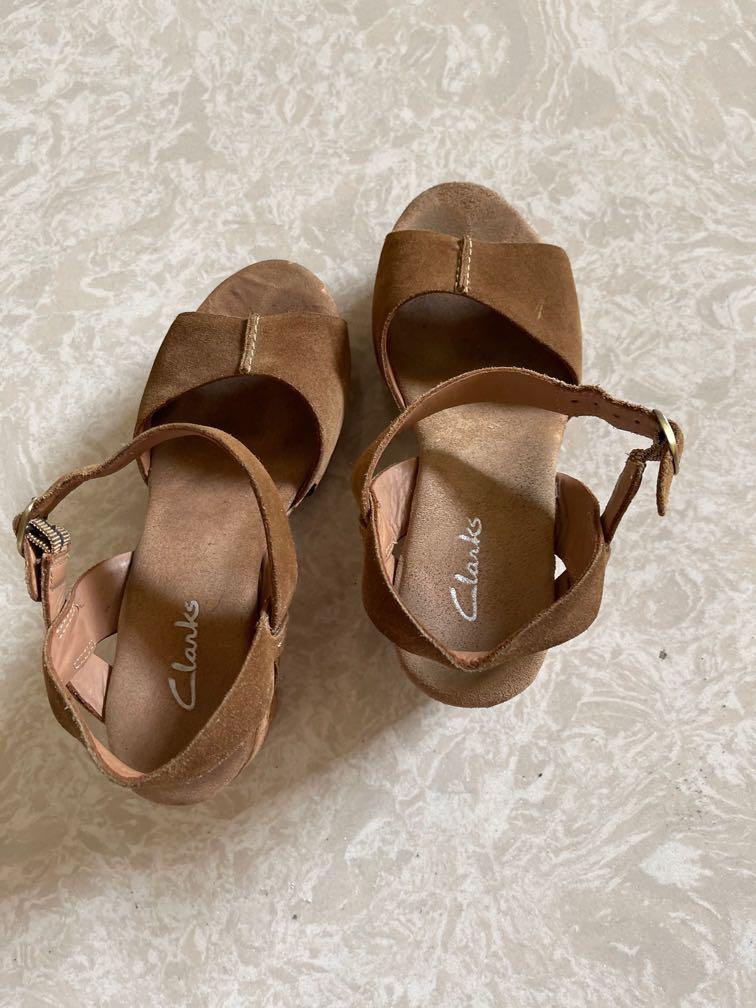clarks brown wedges