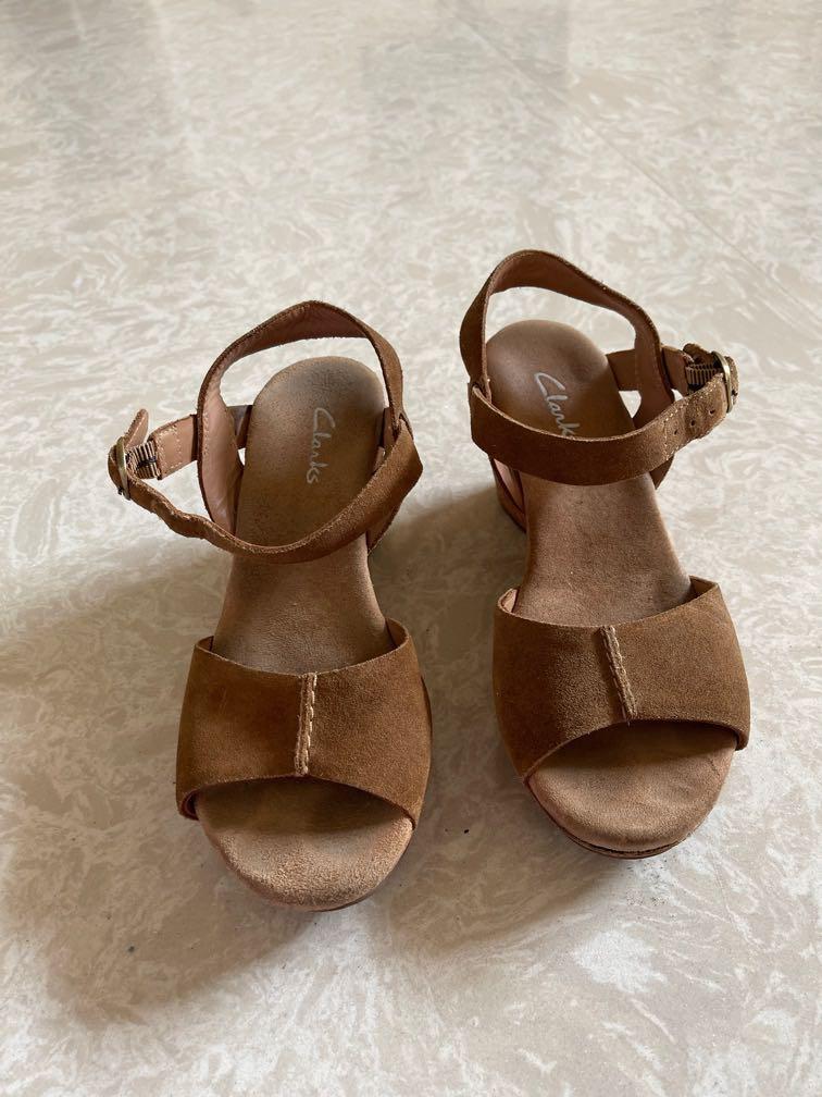 clarks brown wedges