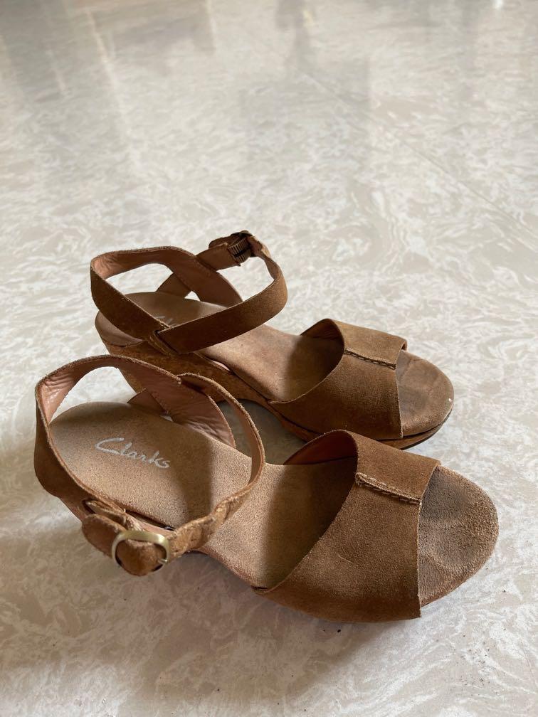 clarks brown wedges