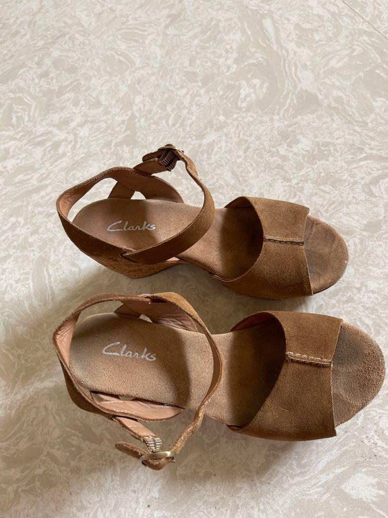 clarks brown wedges