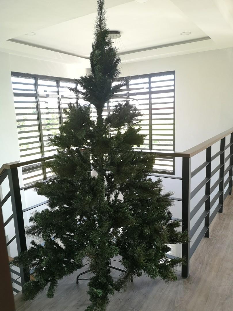Christmas Tree (Category: Other Home Decor) located in Pasig City. Submitted by pic_a (Listing ID 1137077064, Image 1). Description: almost new used for 1 xmas season lang... no orig box but made a diy box.. loc: tiaong guiguinto bulacan.