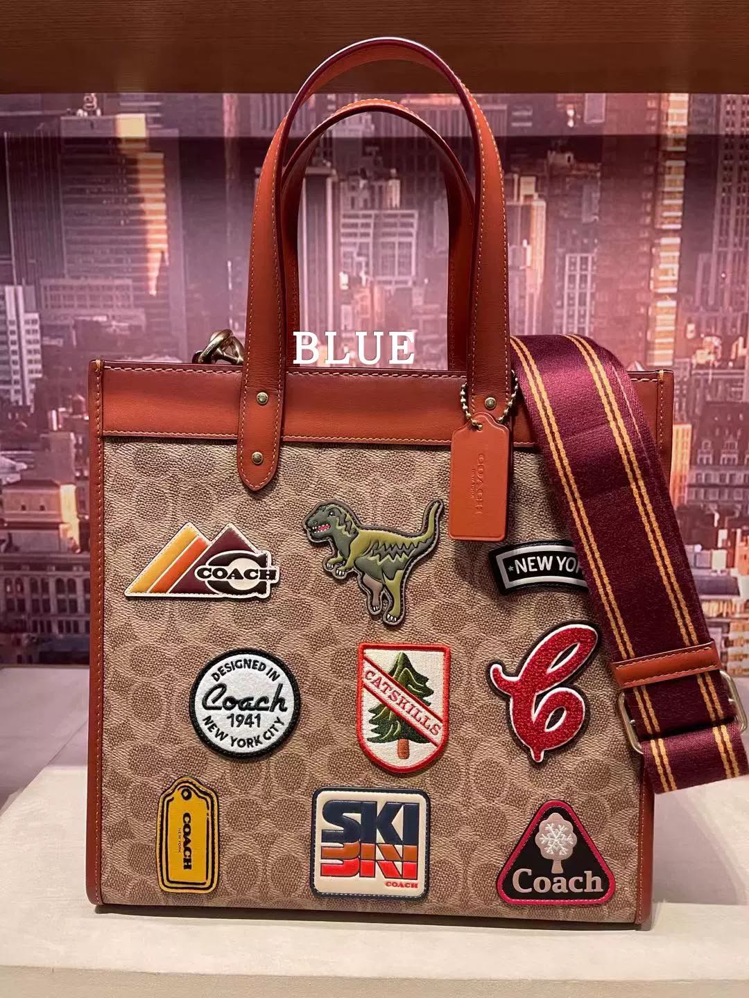 Coach field tote in signature 2025 canvas