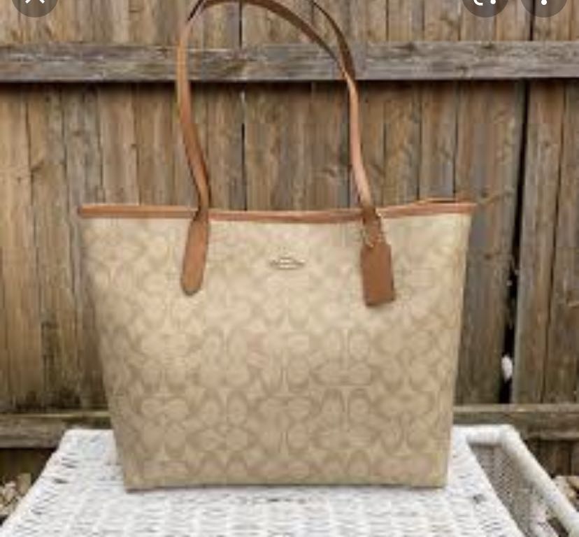 Coach Signature Open City Tote, Luxury, Bags & Wallets on Carousell