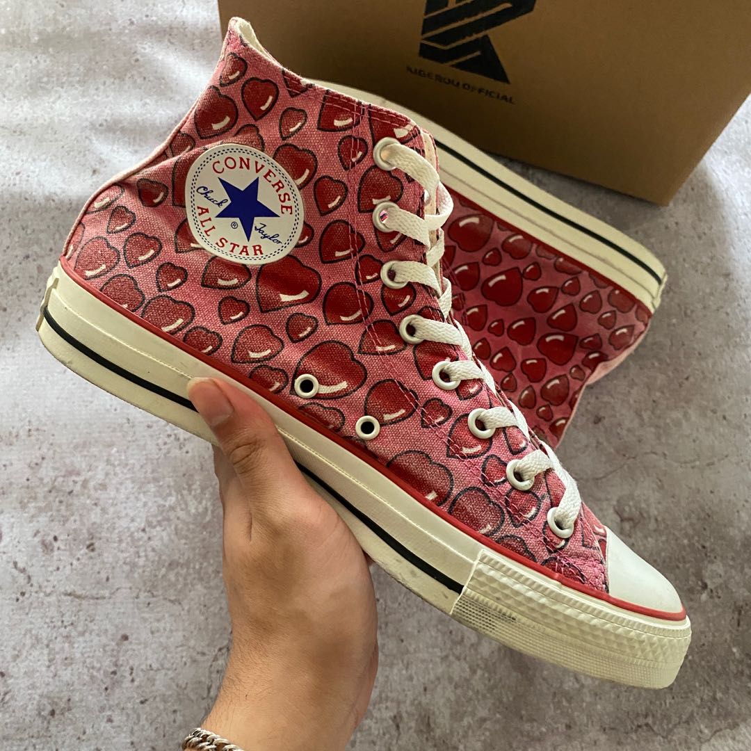 converse love merah