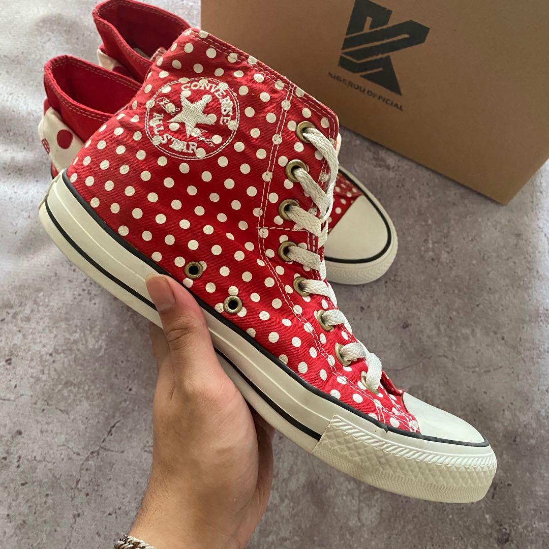 red polka dot converse