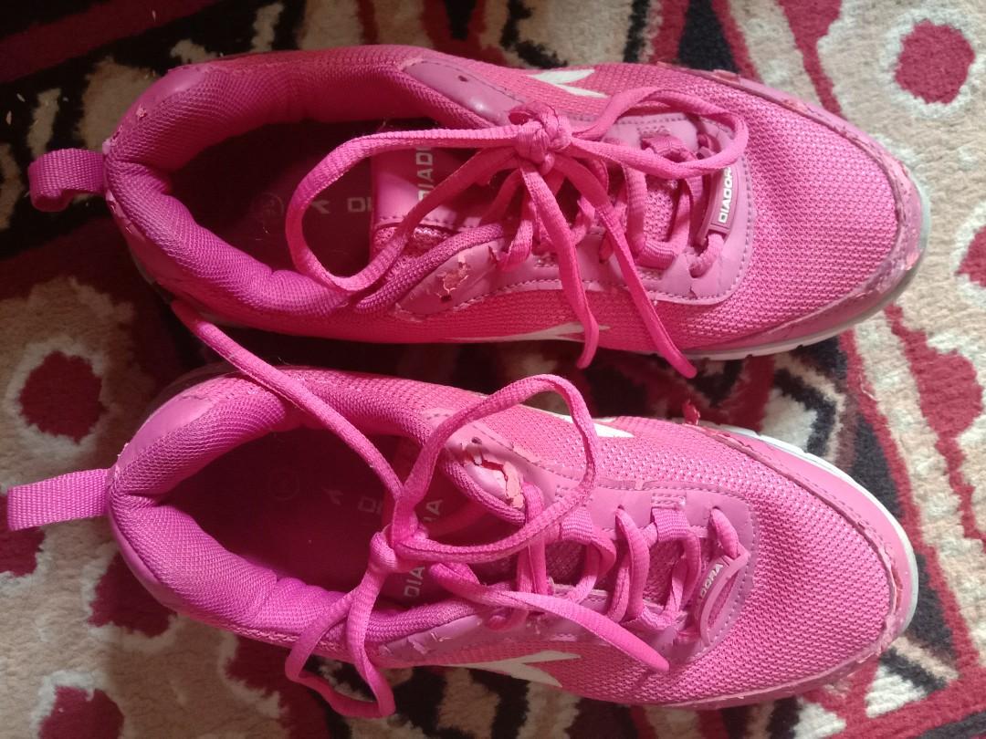 Sepatu diadora running pink hotsell
