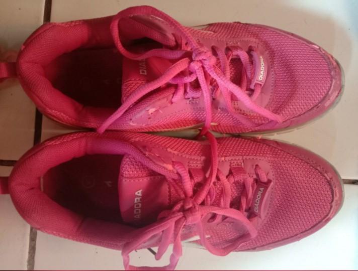 Sepatu diadora running sales pink